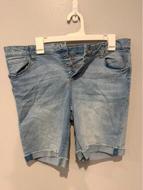 Thereabouts Women’s Plus Denim Bermuda Shorts Size 18.5P Light Wash